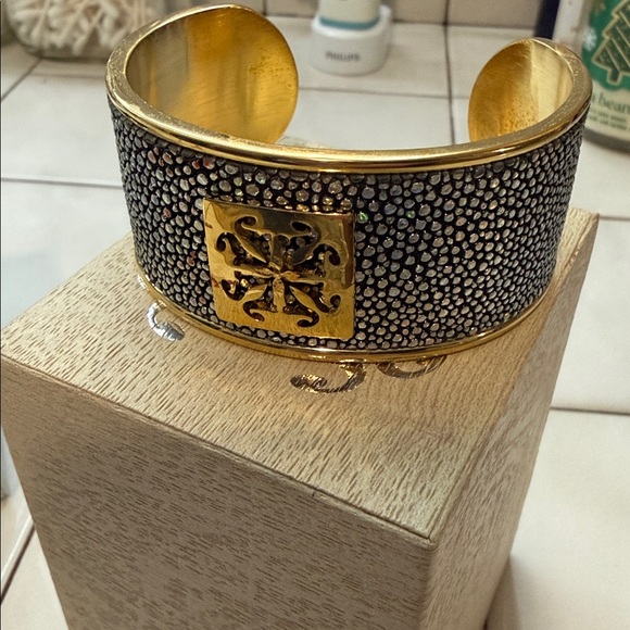 Rustic cuff bracelets - Picture 4 of 5